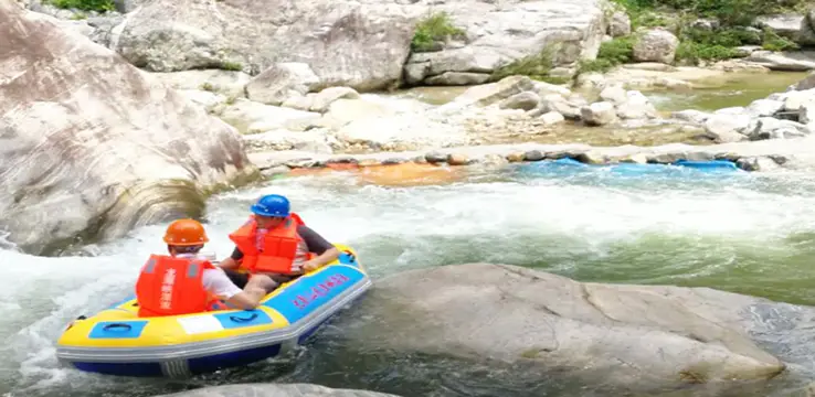 英山龍潭峽漂流