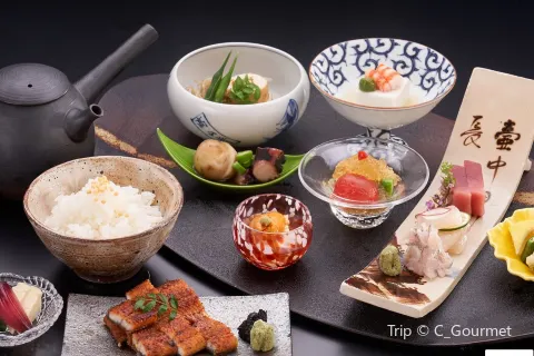 Japanese restaurant "Tsutsuji no Chaya" (Hotel de yama)