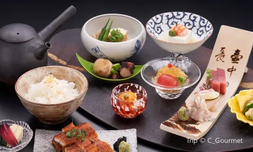 Japanese restaurant "Tsutsuji no Chaya" (Hotel de yama)