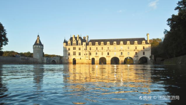 1-Day Tour of the Three Great Castles of the Loire Valley in France [Round-Trip from Paris + Optional Multilingual Audio Guide]