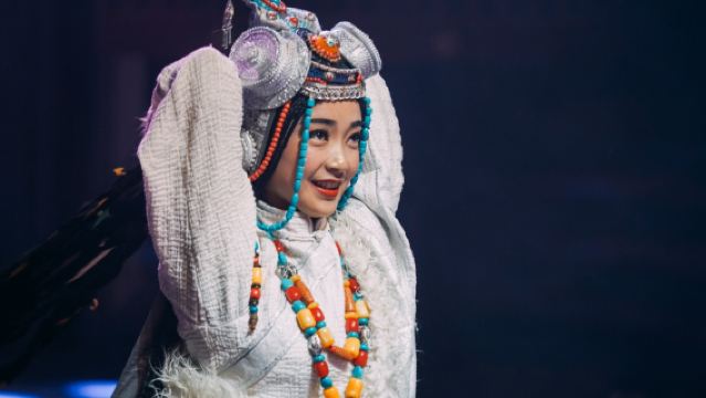 ทัวร์ 1 วัน ลี่เจียง + แชงกรีลา + ช่องเขากระโดดเสือ | ทัวร์แบบรวมทุกอย่าง | อาหารค่ำแบบตูซี | ธงภาวนา | เที่ยวกลับ โดยทางด่วน