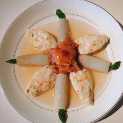 LUNG KING HEEN User Photo