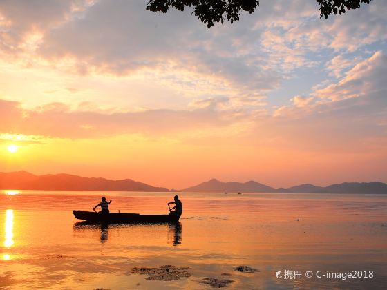 Dongqian Lake