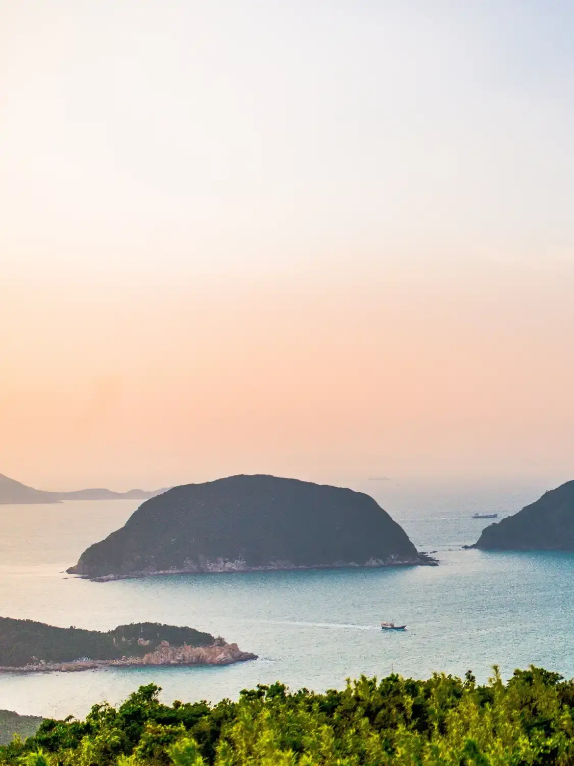 Các khách sạn gần Dongao Island