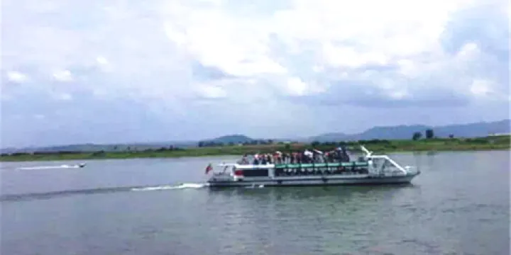 鸭绿江河口码头内河游船