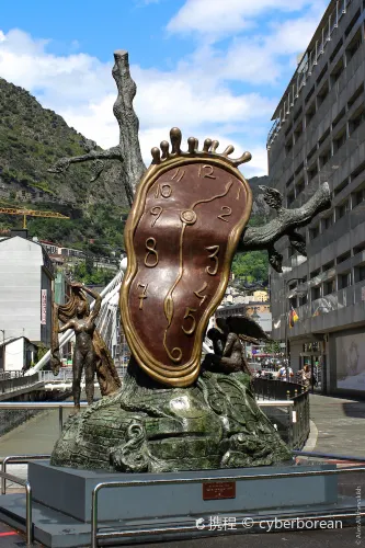 Noblesa del temps - di Salvador Dalí