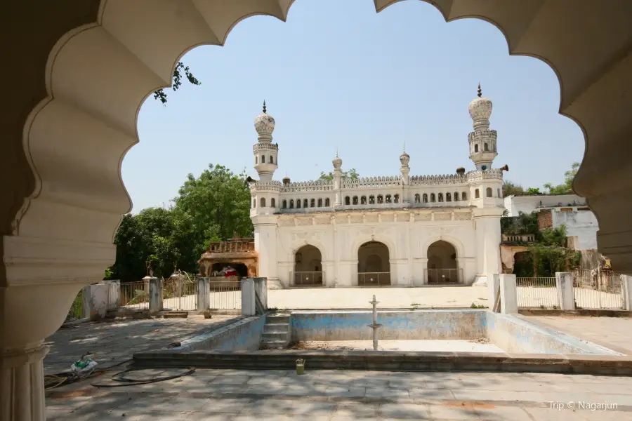 Paigah Tombs