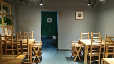 袁记串串香(鸣鹿路店) in Луи