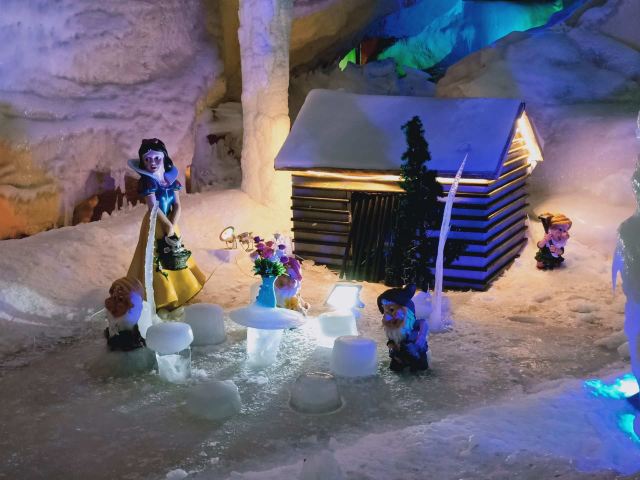 Jiangnan Ice Caves — Shizi Viewing Area