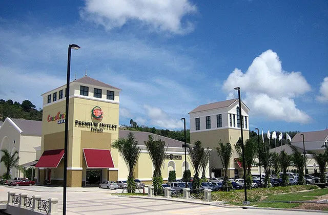 Enjoy Shopping to Your Satisfaction in Phuket