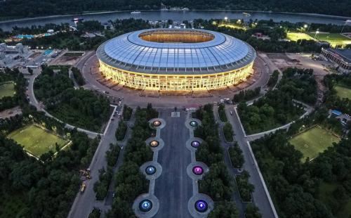 卢日尼基体育场也是莫斯科这个城市内很大的一座的体育场，这里在