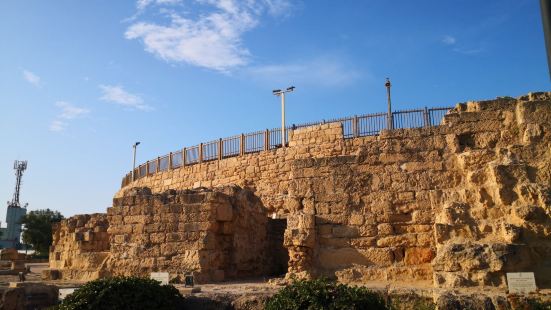 凯撒利亚古城位于特拉维夫以北50公里处，曾是以色列在地中海的