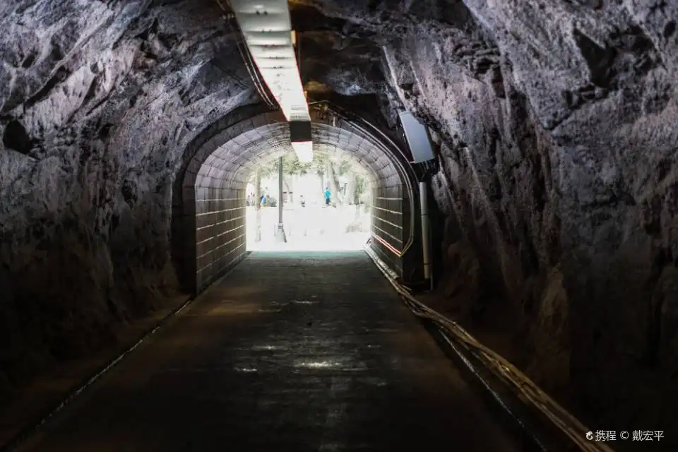 Hotels near Gusheng Cave