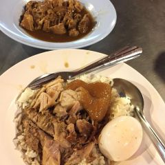 Chang Phueak Pork Leg Rice User Photo