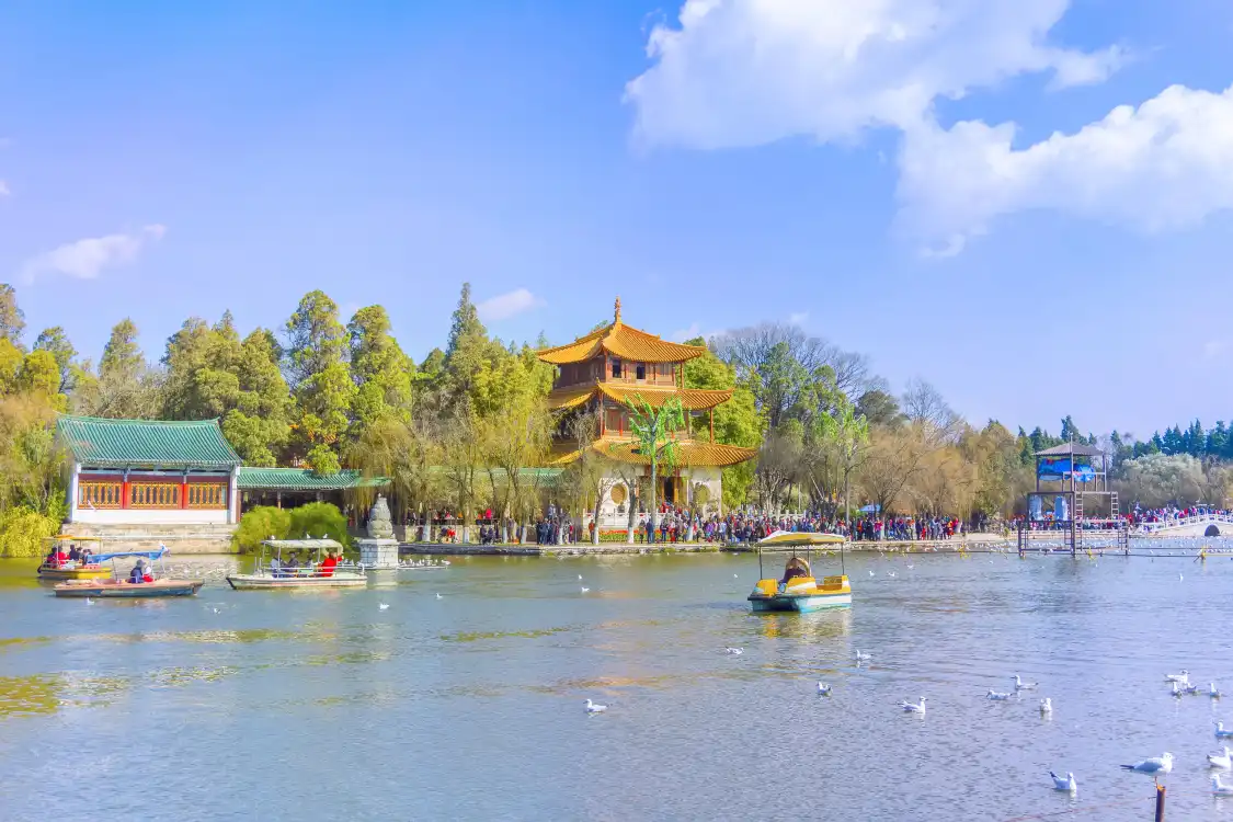 Hotels near Daguan Park