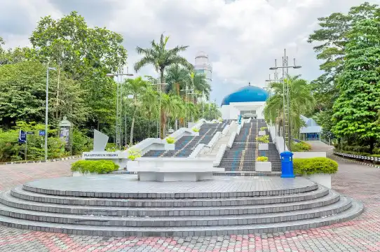 Hotels near القبة السماوية الوطنية