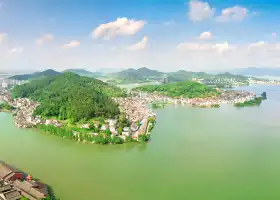 Озеро Дун Чэнь