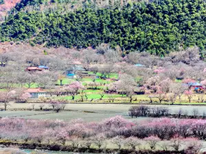 嘎朗湖風景区