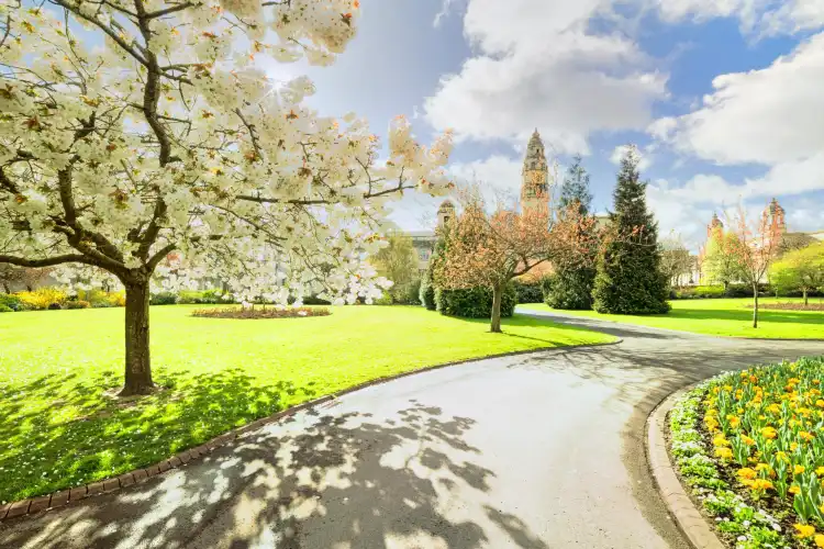 Отели рядом со станцией Cardiff Queen Street