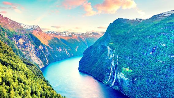 สัมผัสประสบการณ์ล่องเรือไกแรงเกอร์ฟยอร์ดในเมืองอาเลซุนด์ ประเทศนอร์เวย์