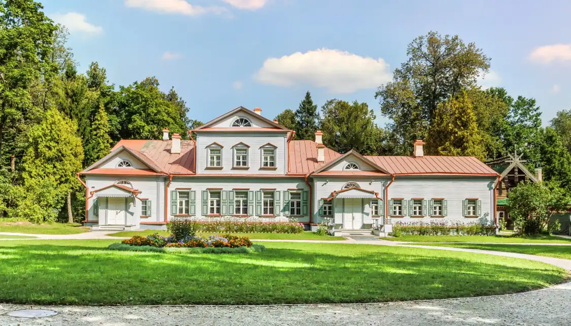 Hotels near Abramtsevo Museum-Reserve