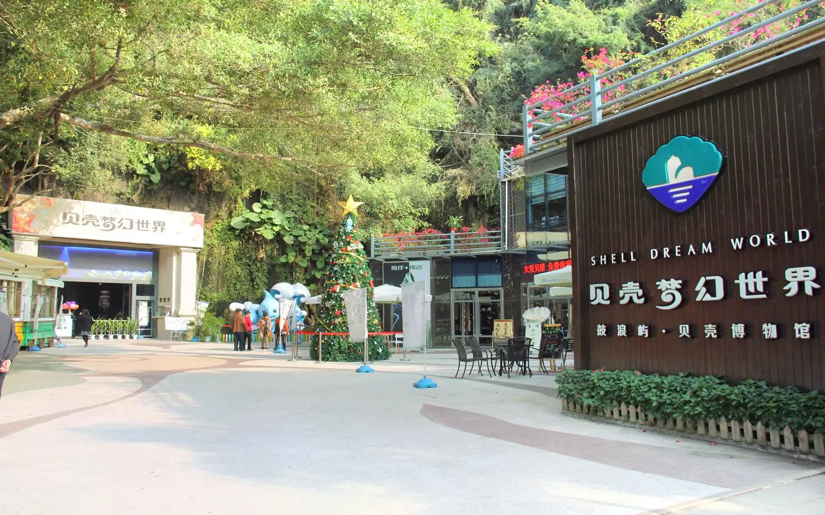 Hotels near Shell Dream World