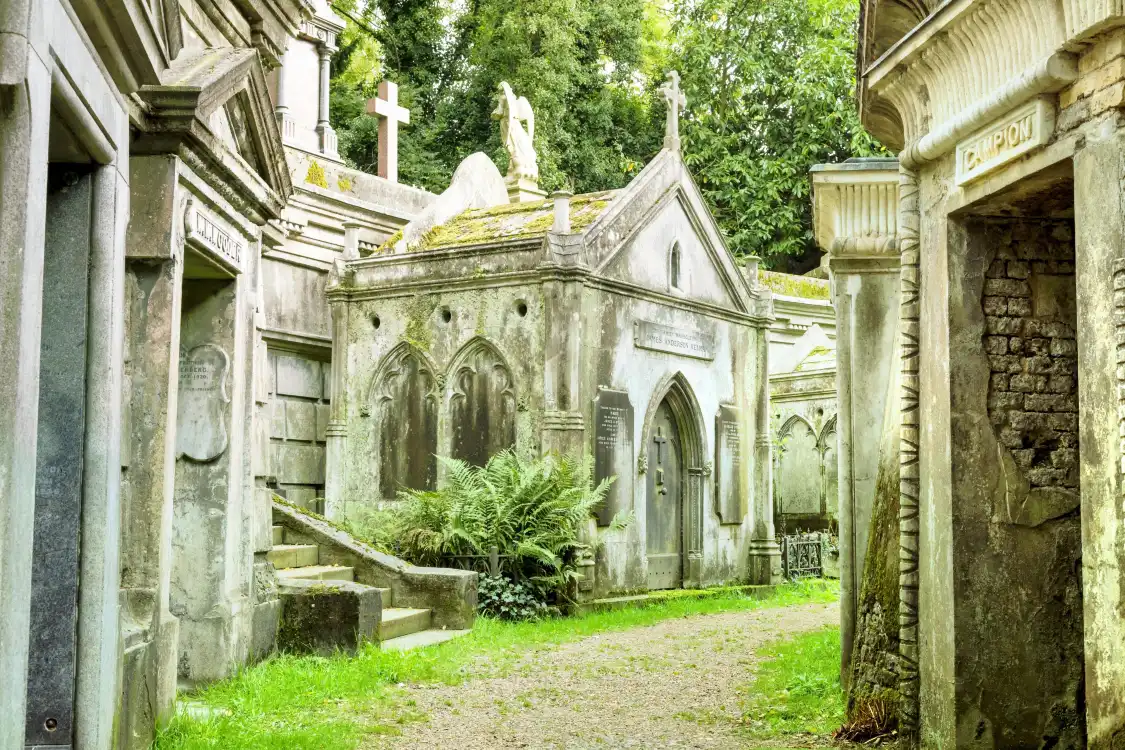 Hotels near Highgate Cemetery