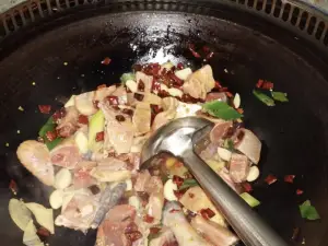 土灶柴火鸡