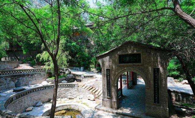 우취안산(오천산) 공원