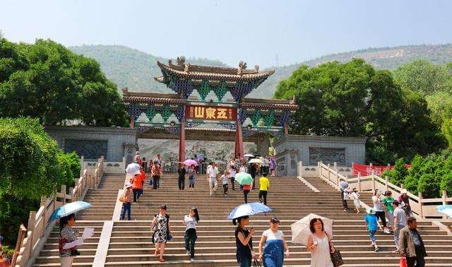 우취안산(오천산) 공원