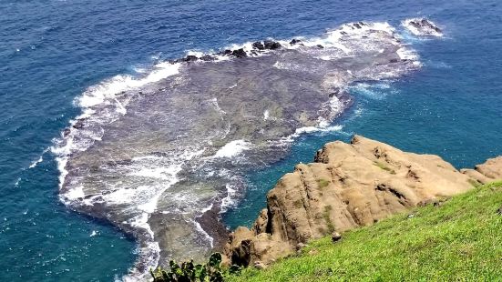 在台灣外島澎湖列島當中，有一個七美嶼的小島，島雖大，周長不