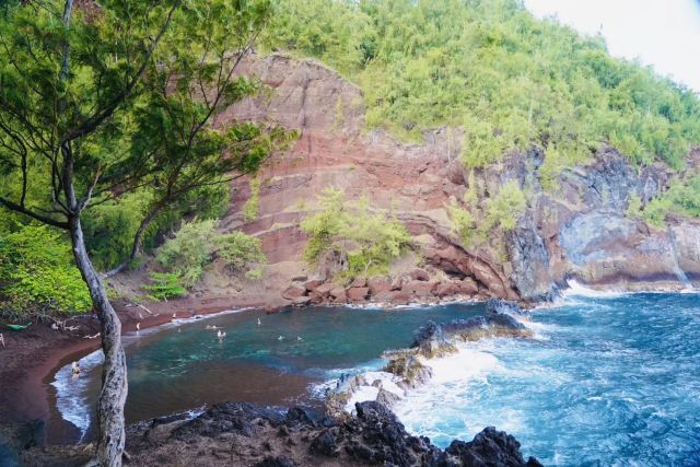 Kaihalulu (Red Sand) Beach
