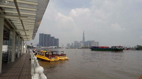 胡志明的码头，这里有船去头顿(Vung Tau)，每天3班船