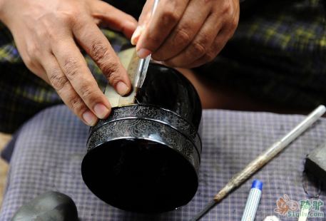 Golden Bagan Lacquerware Shop