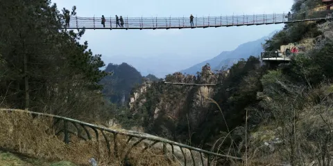 龍門飛渡索橋
