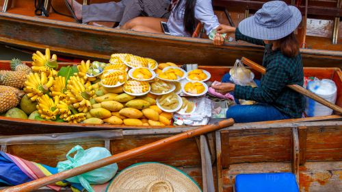 Chợ nổi Damnoen Saduak