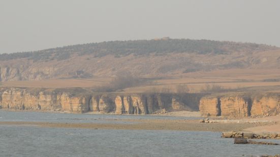 大連駱駝山海濱森林公園位於遼寧省瓦房店市駝山境內，地處遼東半