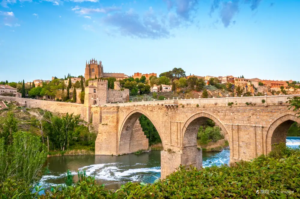 Hotels near San Martin's Bridge