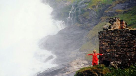 挪威峽灣上的Kjosfossen瀑布是非常壯觀並附有神秘色彩