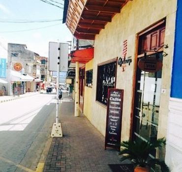 Coffee Lounge & Wine Bar