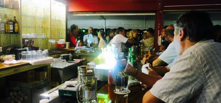 Dirty Des Bar & Grill