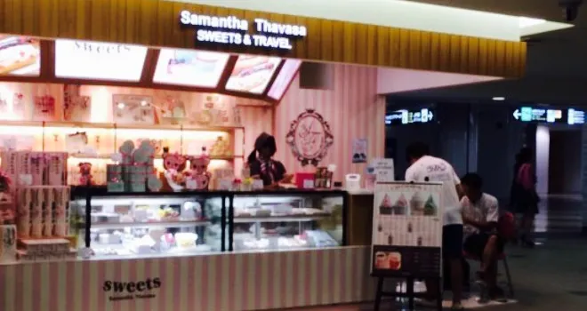 Samantha Thavasa Sweets & Travel New Chitose Airport