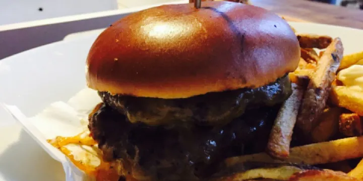 Mes's Burger Factory