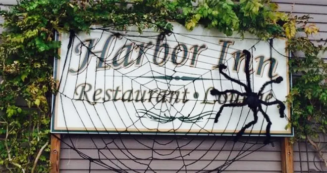 Harbor Inn Restaurant & Lounge