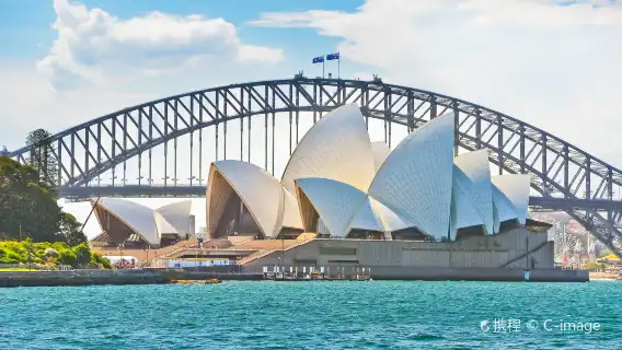 Sydney Opera House admission ticket + live Chinese or English guide (30-minute or 60-minute internal tour + optional meal)