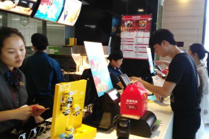 麥當勞（江東中路有加利店）