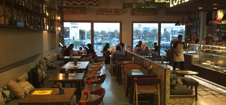 LUMEE Street Cafe