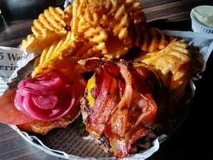 Brewbakers Bar & Grill