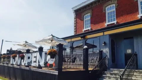 Liverpool John's Pub & Restaurant in Pickering
