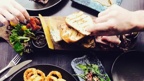 Vue Wine Bar & Restaurant in 옙푼